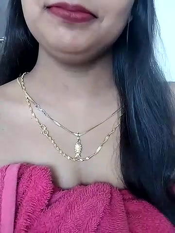 Stripchat-Public.Show-f-Maahhii_2-2025.06.20.033918