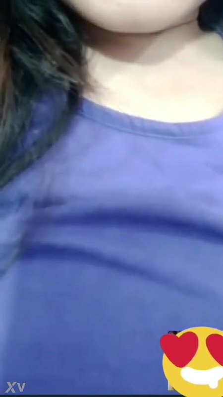 Sexy Paid Girl Shows Her Boobs on VC