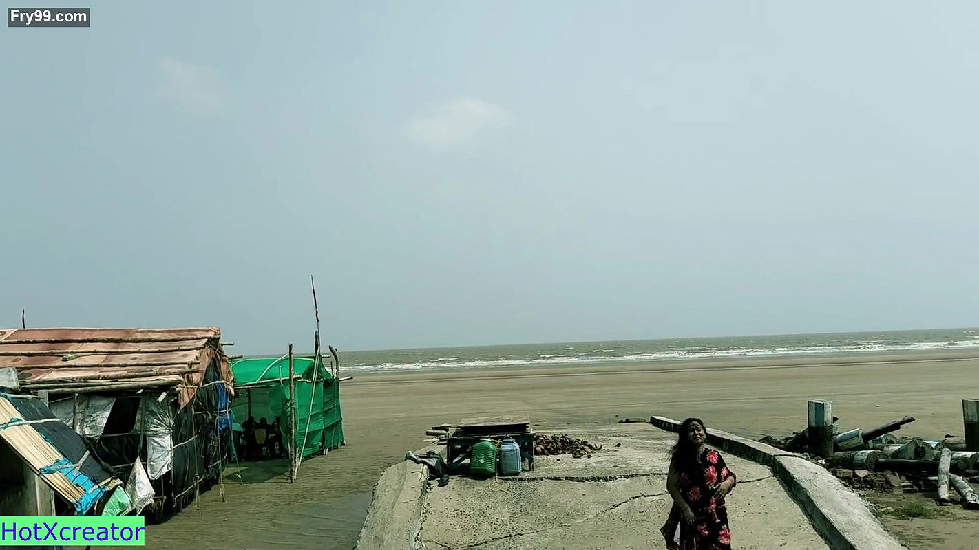 Indian beautiful Milf bhabhi fucking at sea beach resort!!