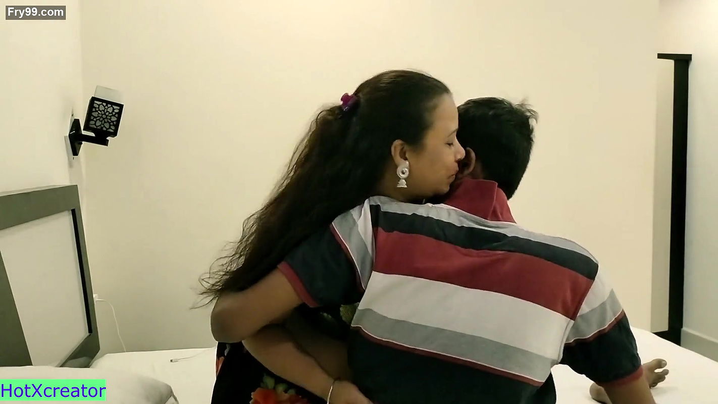 Indian beautiful Milf bhabhi fucking at sea beach resort!!