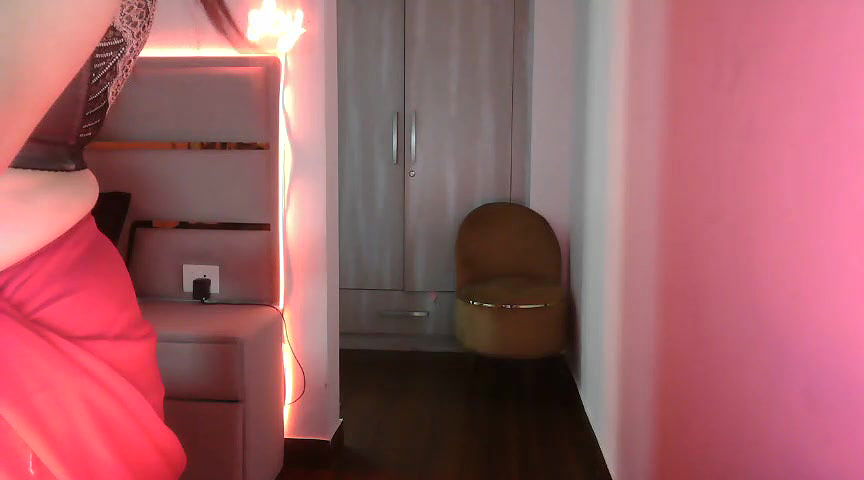 Stripchat-Public.Show-f-SunhariGirl-2025.04.05.020007