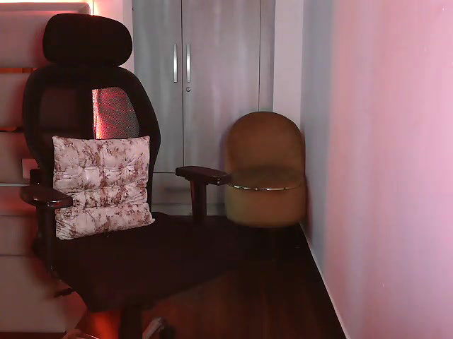 Stripchat-Public.Show-f-SunhariGirl-2025.06.01.014334