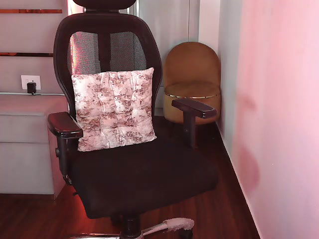 Stripchat-Public.Show-f-SunhariGirl-2025.06.01.054812