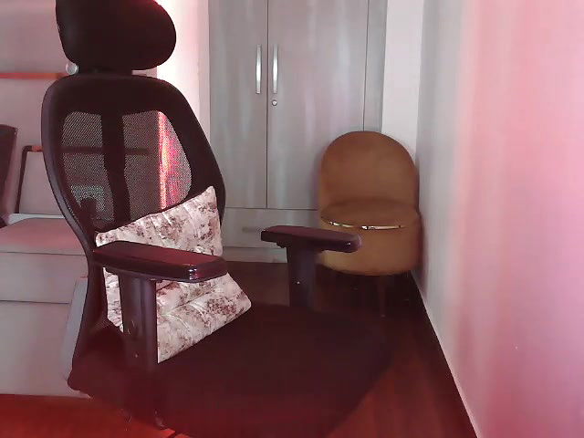 Stripchat-Public.Show-f-SunhariGirl-2025.06.14.020057