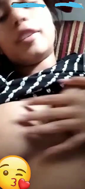 Desi Girl Shows Her Boobs On VC