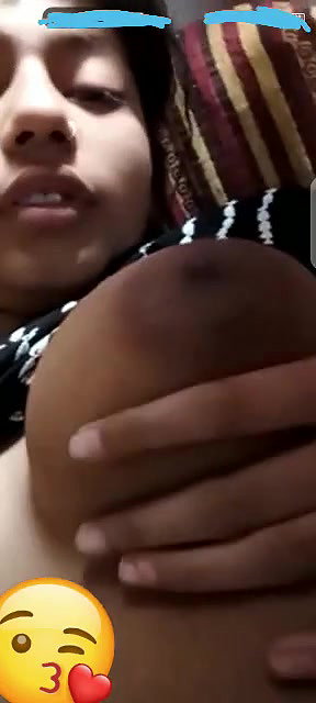 Desi Girl Shows Her Boobs On VC