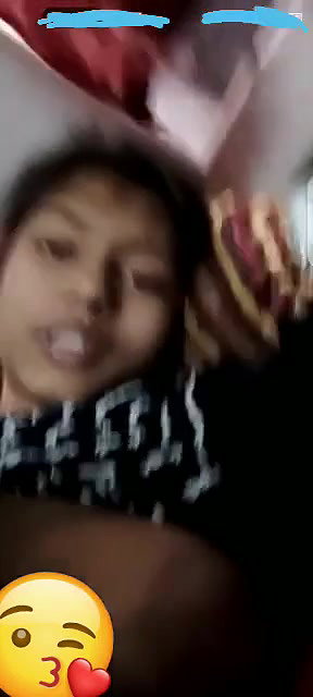 Desi Girl Shows Her Boobs On VC