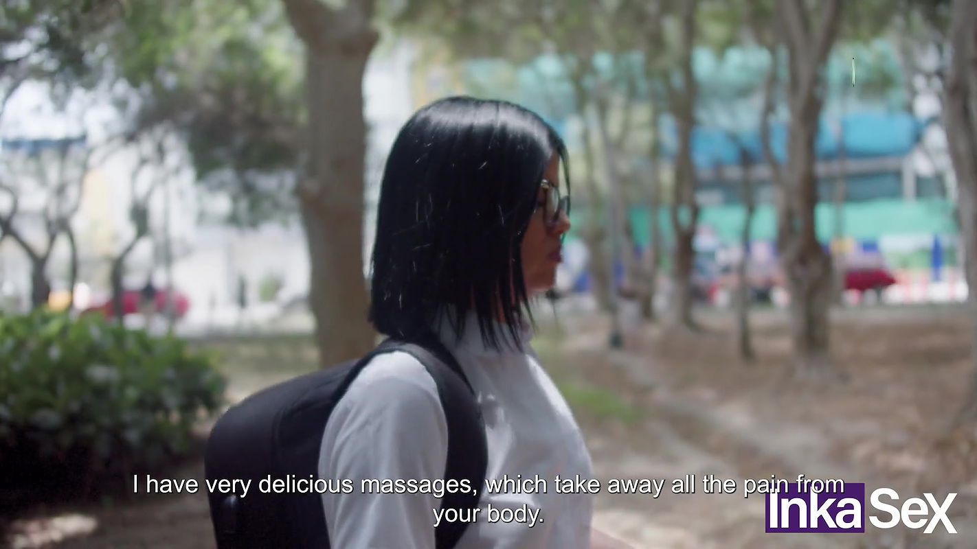 Inocente colegiala latina culona es llevada con mentiras a casa de un extraño para follar