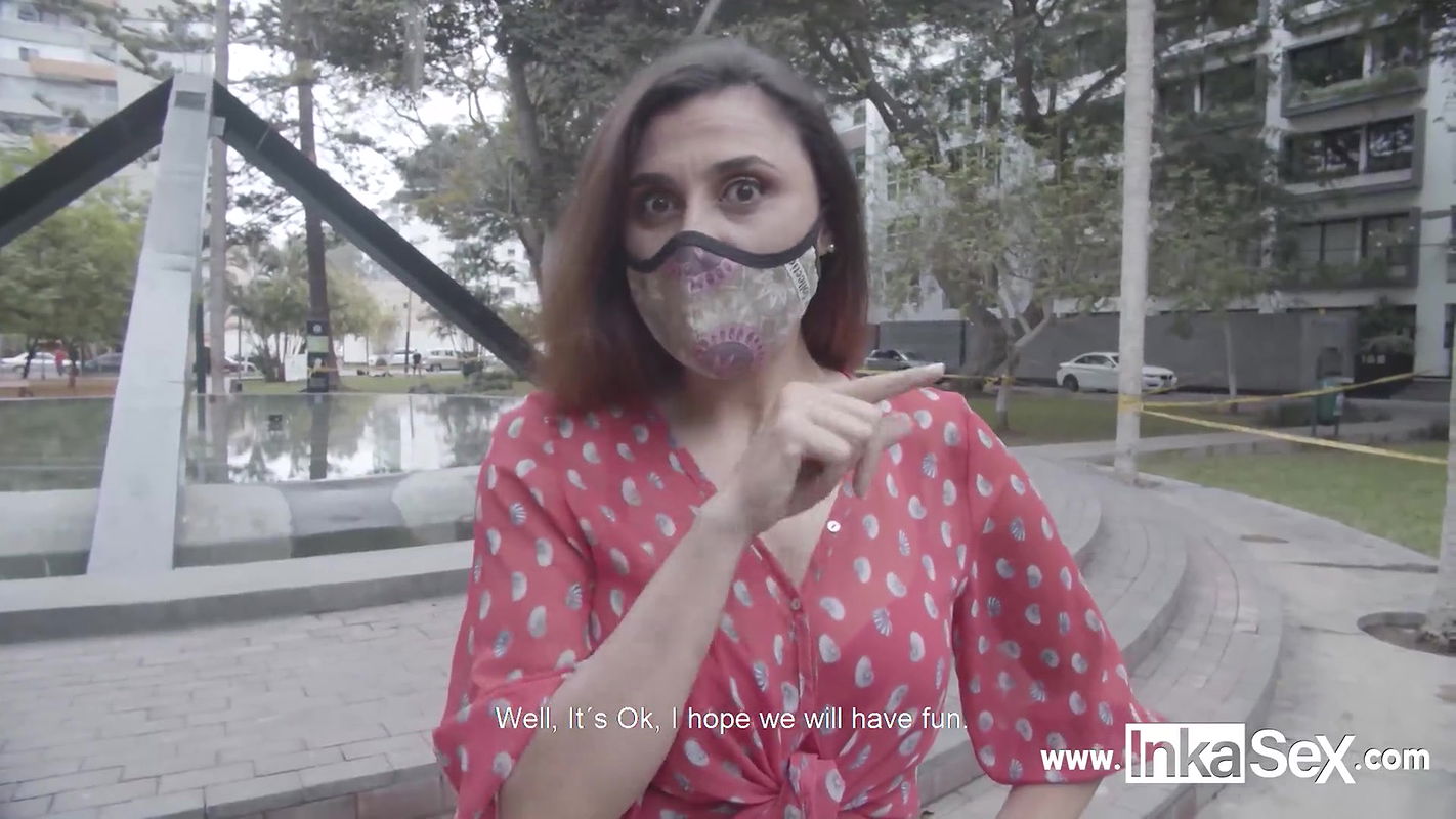 Señora TURISTA COLOMBIANA pide ayuda para tomarse fotos