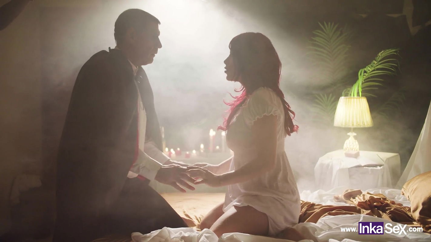 Especial Halloween El Conde Fiu Drácula chupa la de virgen peruana pelirroja