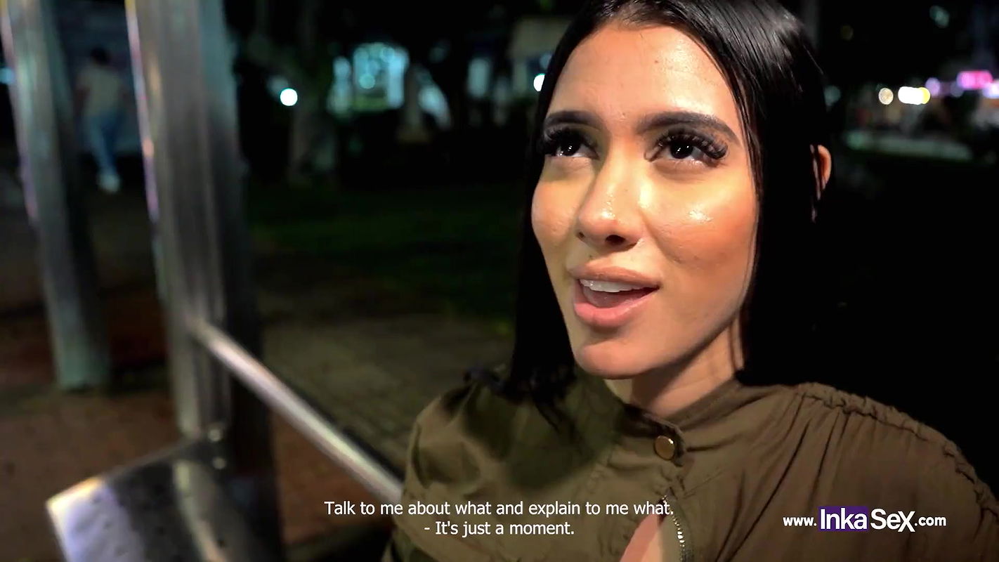 Ambar Pradax chica colombiana acepta dura follada a cambio de no irse en bus a su casa.