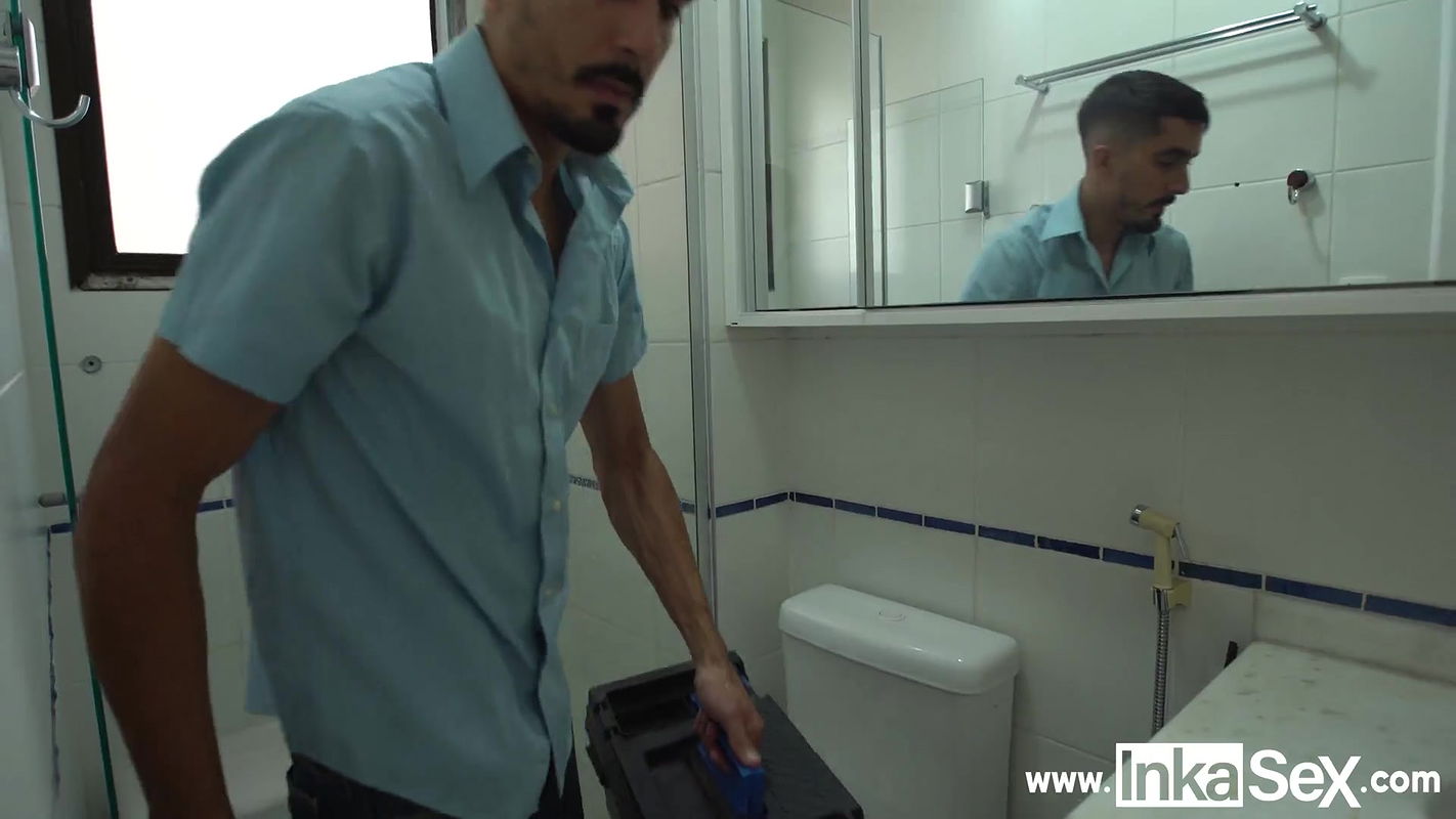 AUXILIO tremenda mujer somete a un pobre gasfitero