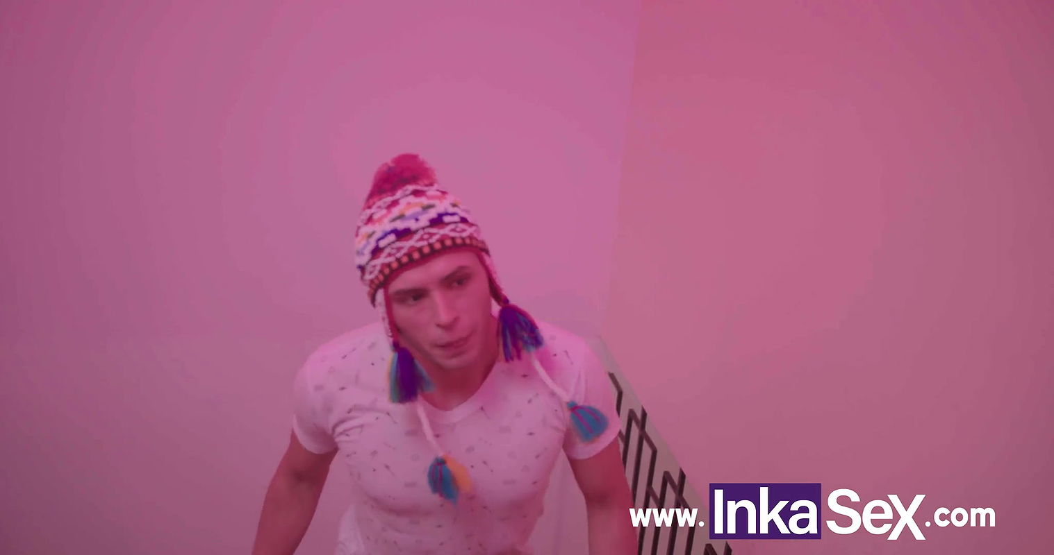 Hermanastros son descubiertos follando a escondidas después de evento típico peruano gran pollada