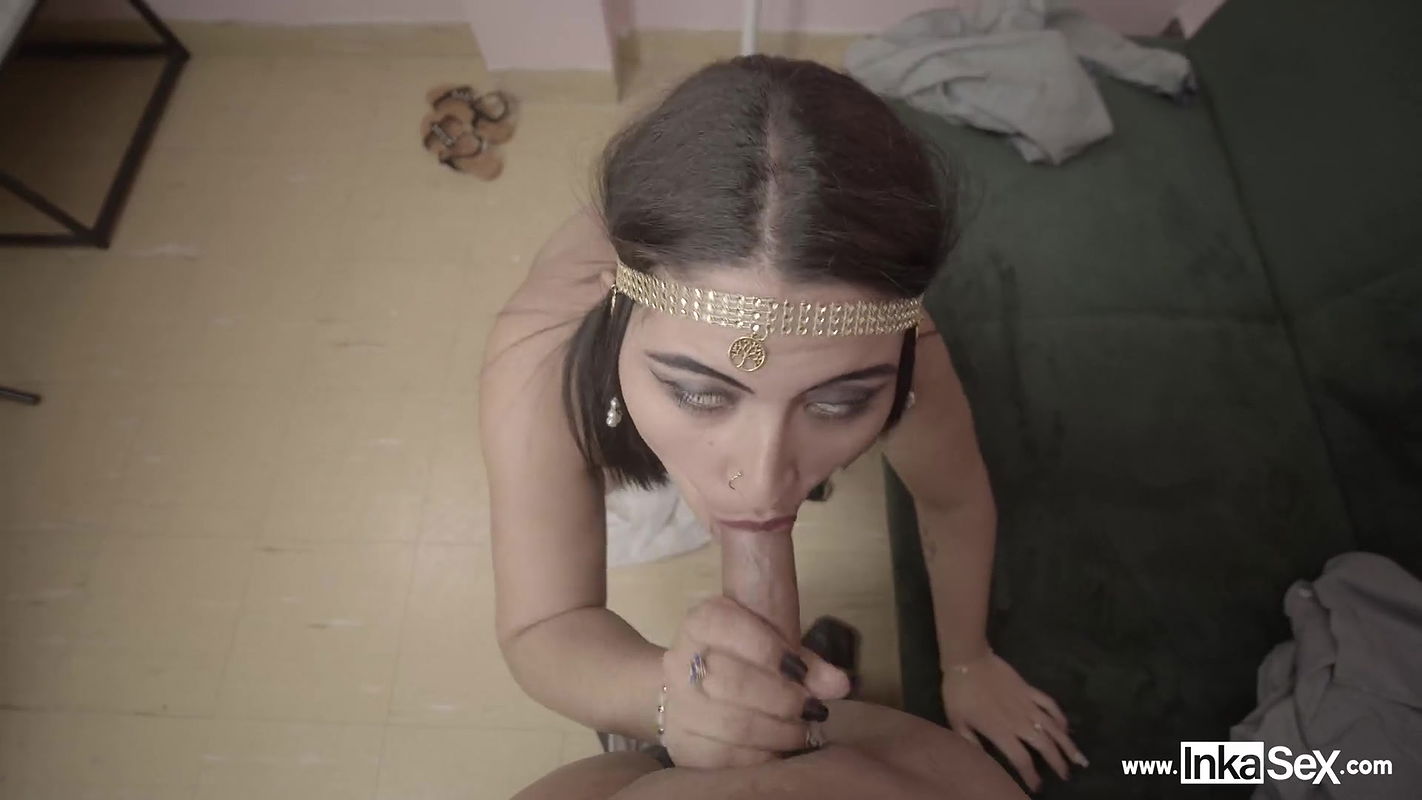 Ginezflowrs, the gypsy with a penetrating gaze