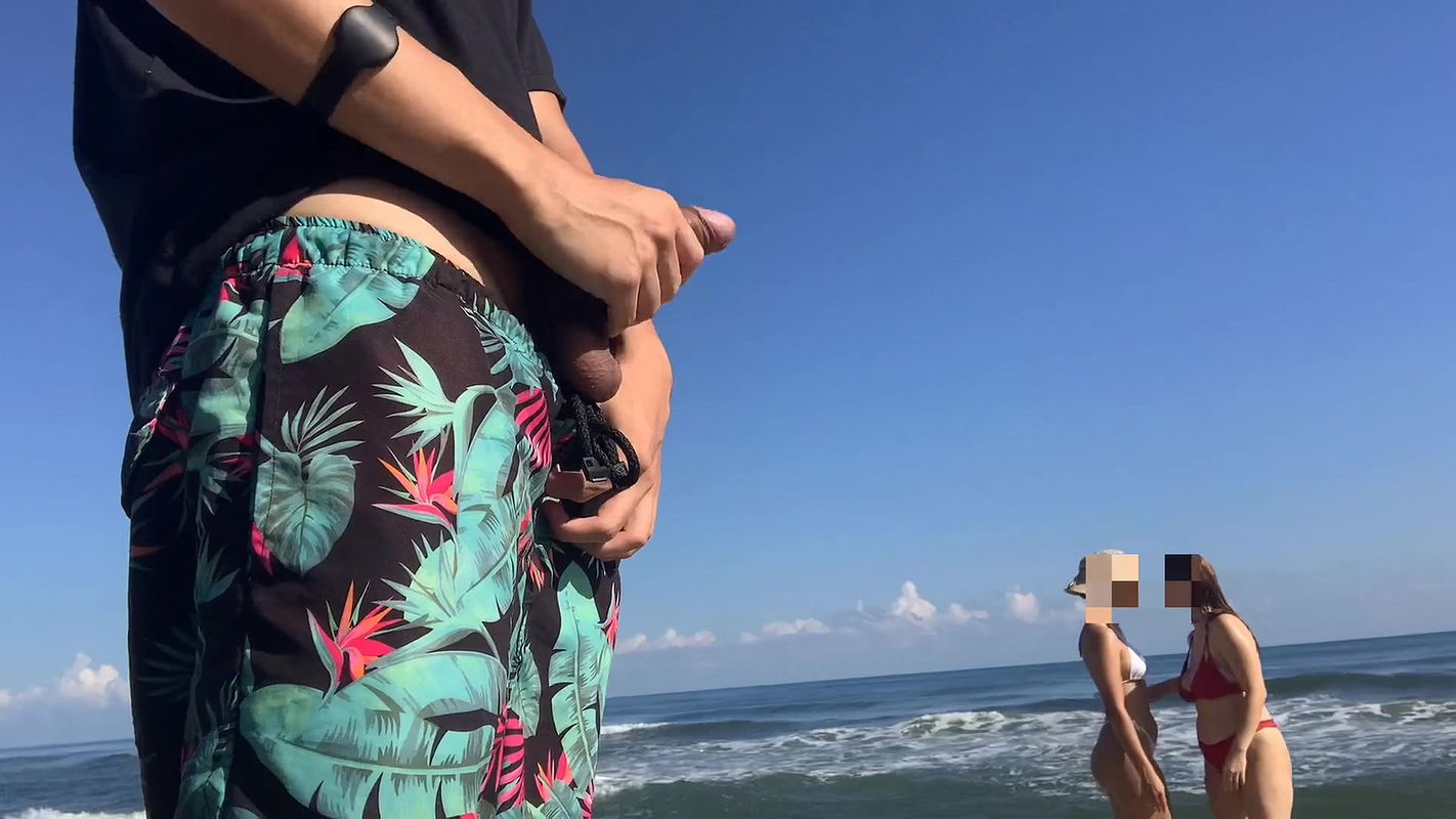 Public flash dick on the beach in front of two horny girls who crave my cock