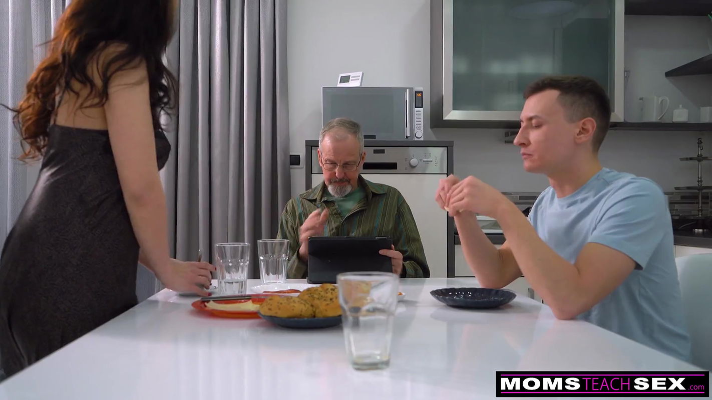 Scandalous MILF Dolly Diore Wastes No Time in Fucking Stepson – S20E3