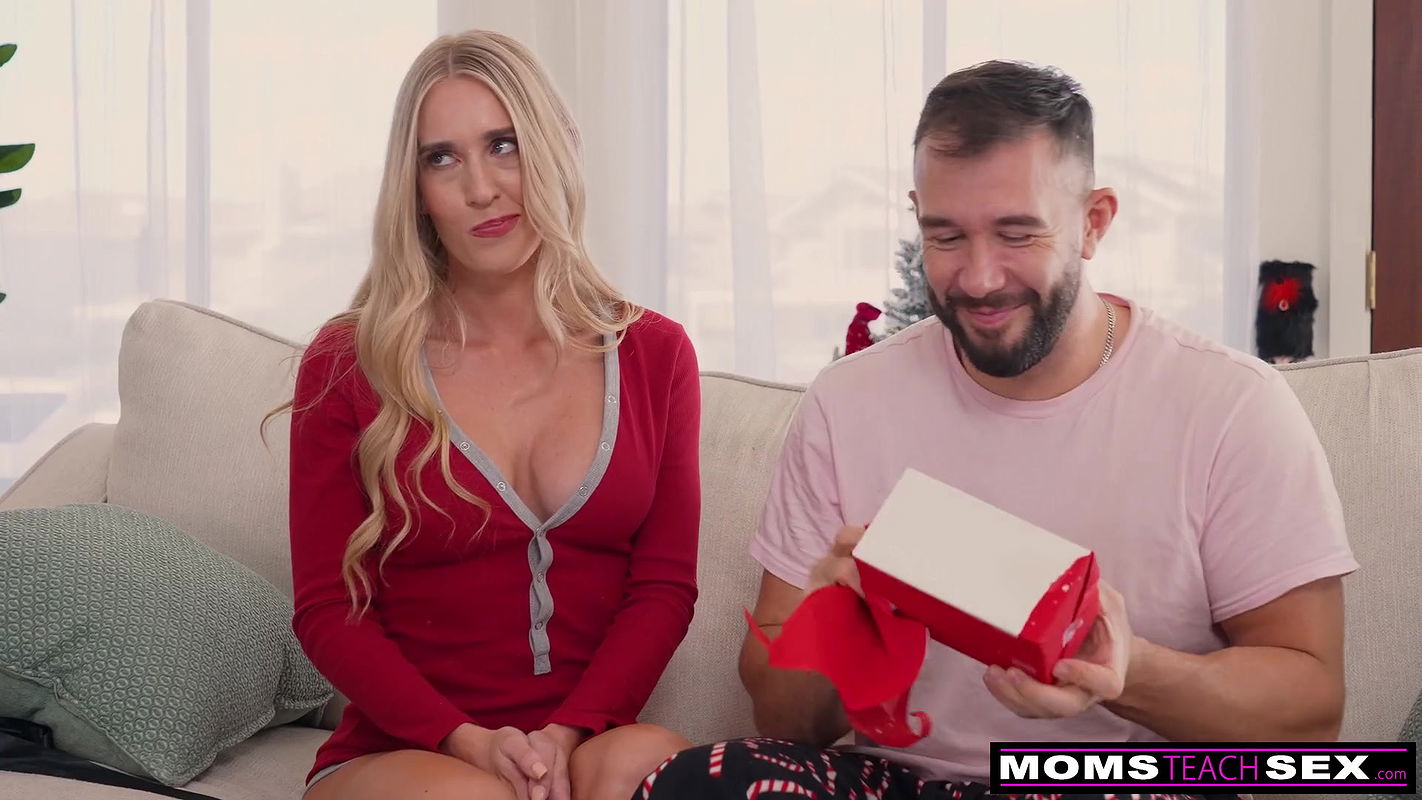 Sexy Scarlett Alexis Kicks off the Naughty Gift Giving Extravaganza with an unexpected surprise(1)