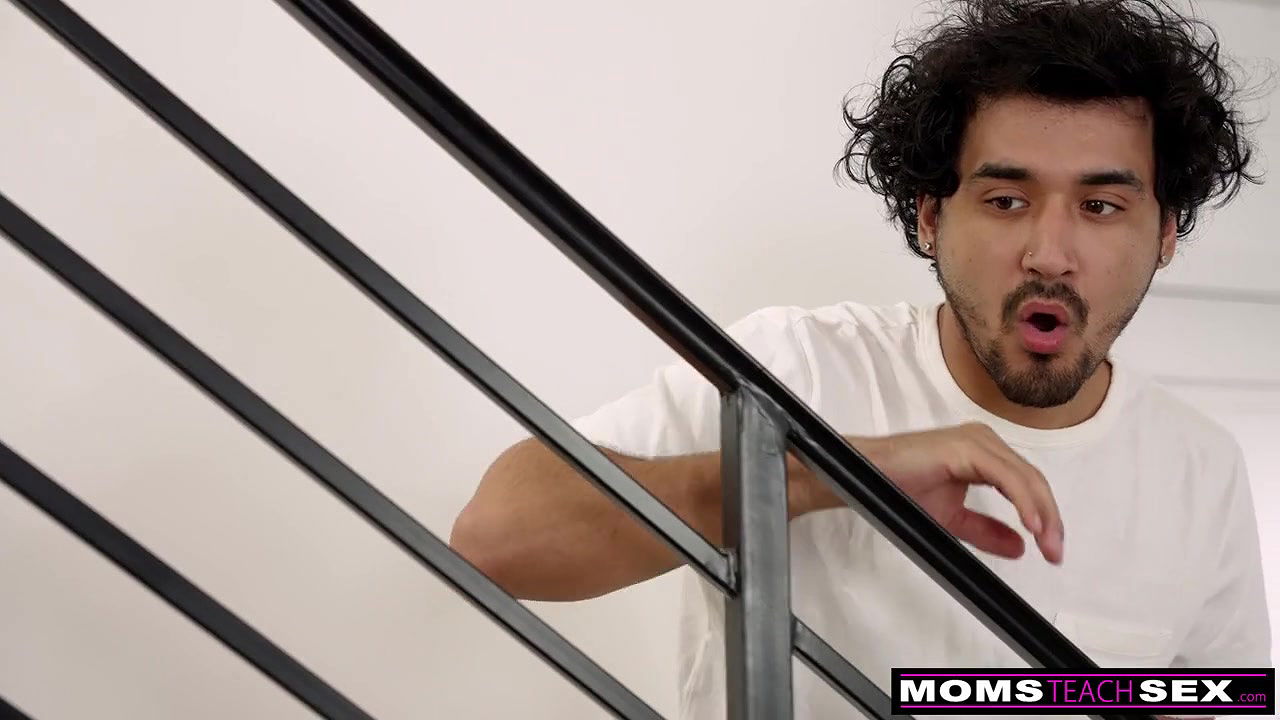 Stepmom Aiden Ashley Says Where are you going! You can’t untuck me now! S18E1