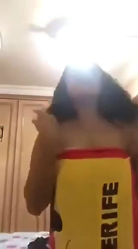 CHUBBY BABE OOOPS TOWEL LIKES TO SHOW HER BIG MELONS