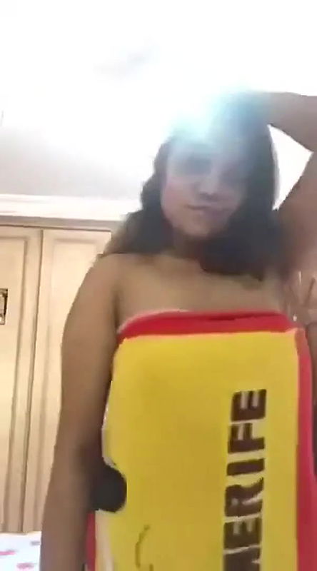 CHUBBY BABE OOOPS TOWEL LIKES TO SHOW HER BIG MELONS