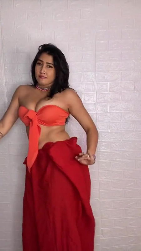 Sofia Ansari Depicting how To Masturbate with Her Slutty Teasing Ample Beauty