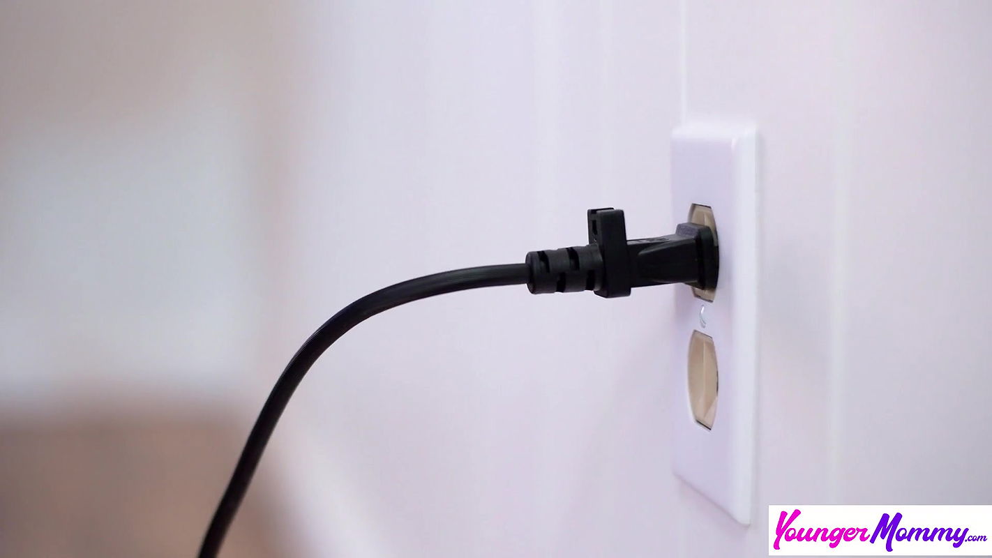 Diana Grace Tells Kendra Cole This is the Perfect opportunity to get some Dick – S1E10