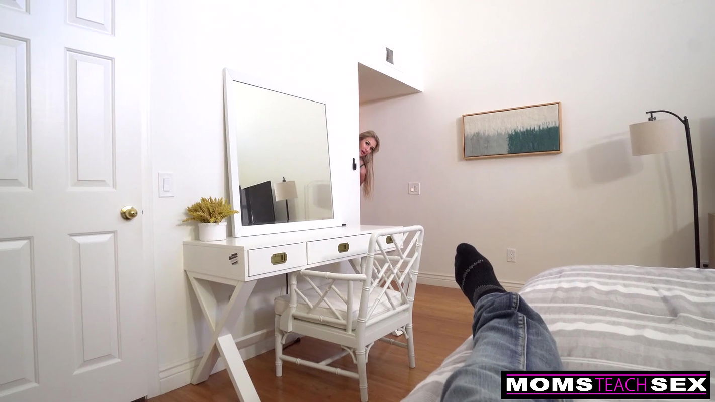 Hot Milf Jordan Maxx teaches the best way to get over someone is to get under someone else – S15E5