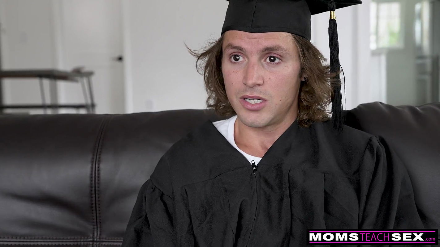 Hot Stepmom MILF Jaimie Vine Takes Care Of Stepsons Boner With BJ And Fuck – S16E1