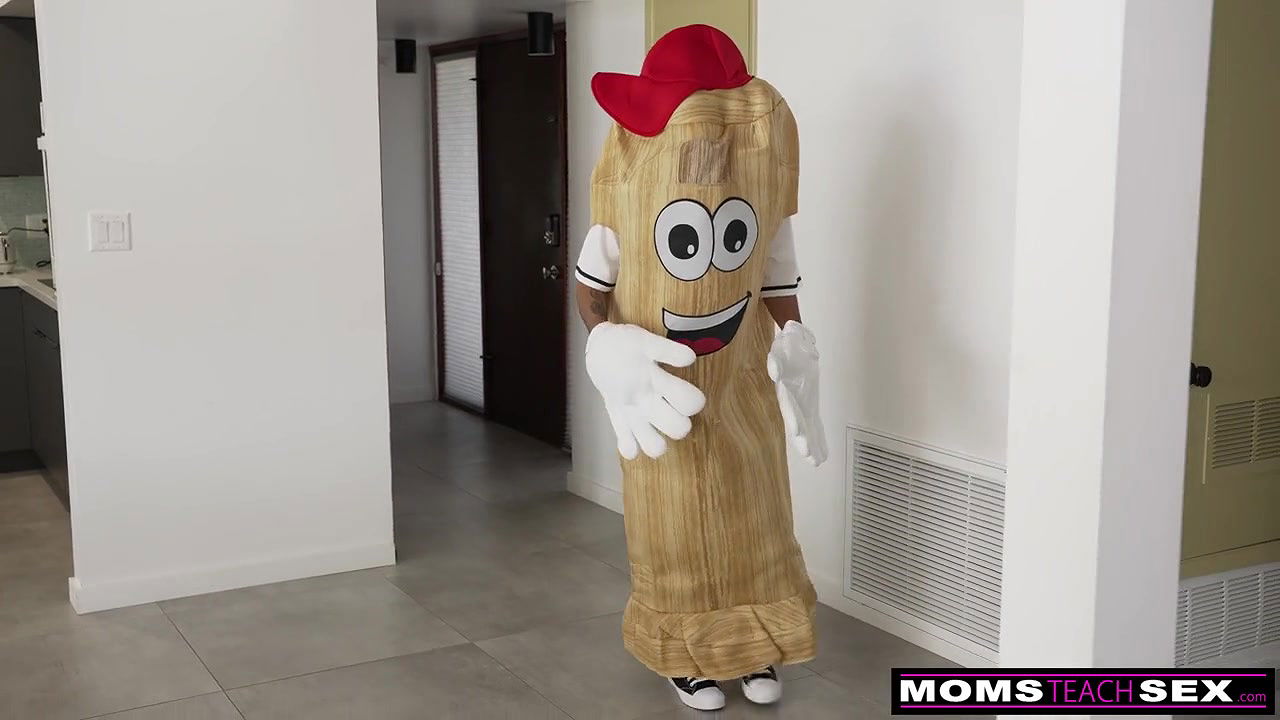 I love baseball! It gets me so HOT Milf Jessica Ryan confesses to Stepson- S18E5