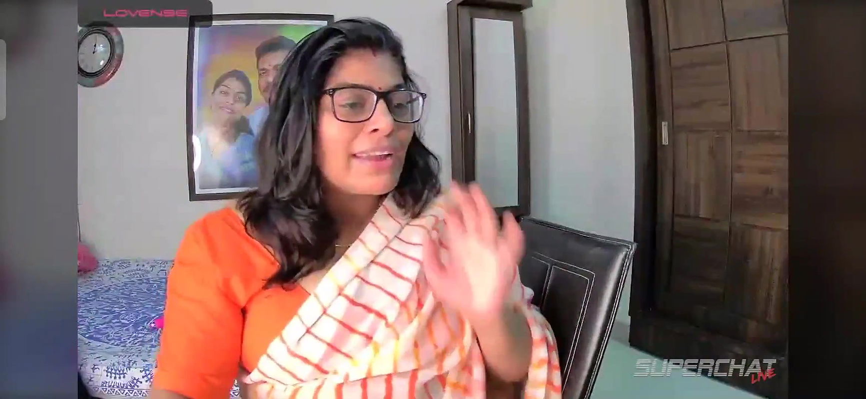 Indian bbw mom in saree showing her huge busty ass on webcam