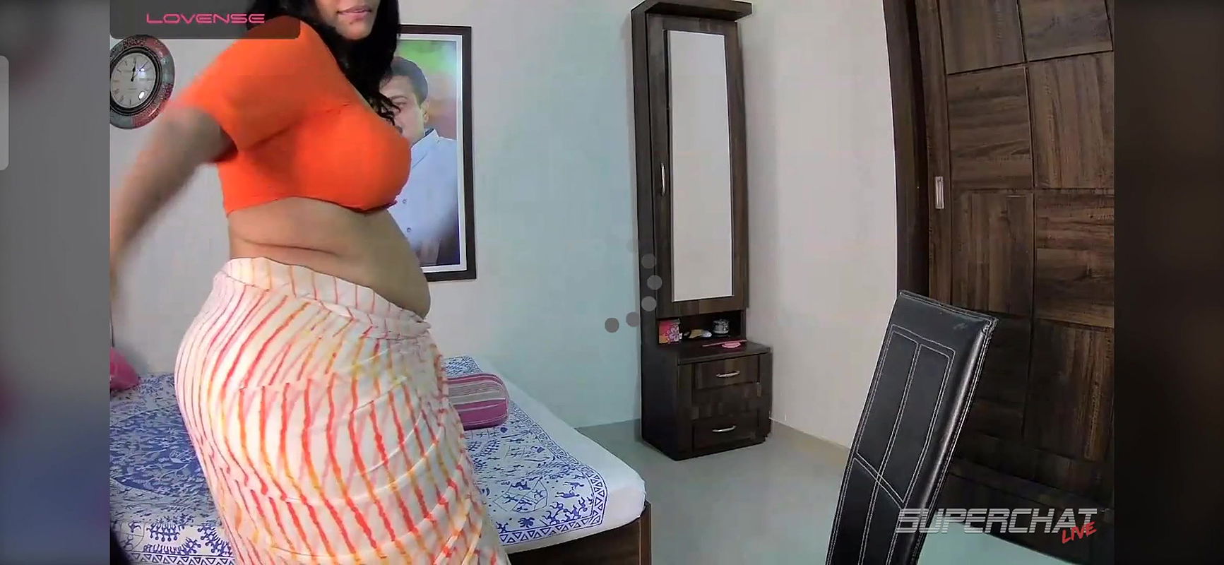 Indian bbw mom in saree showing her huge busty ass on webcam