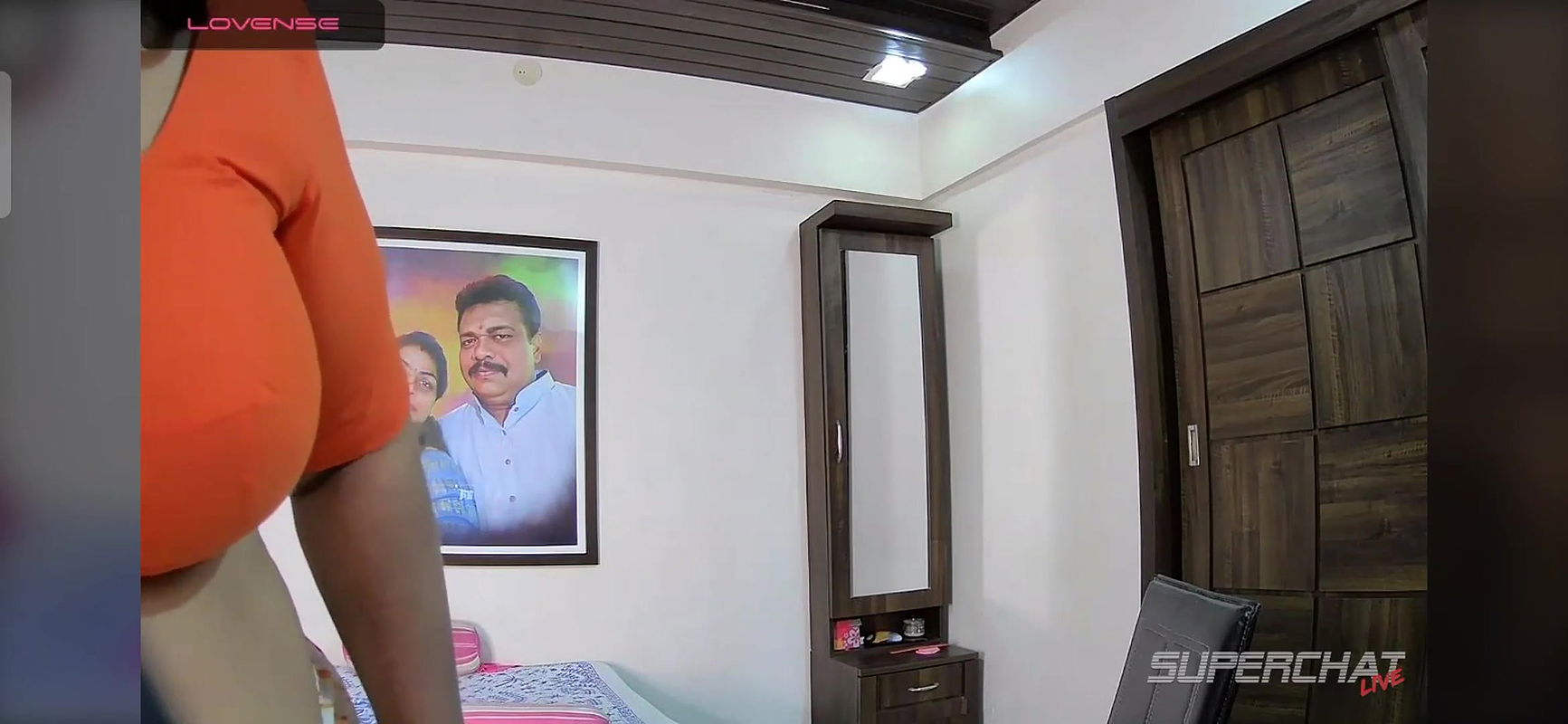 Indian bbw mom in saree showing her huge busty ass on webcam