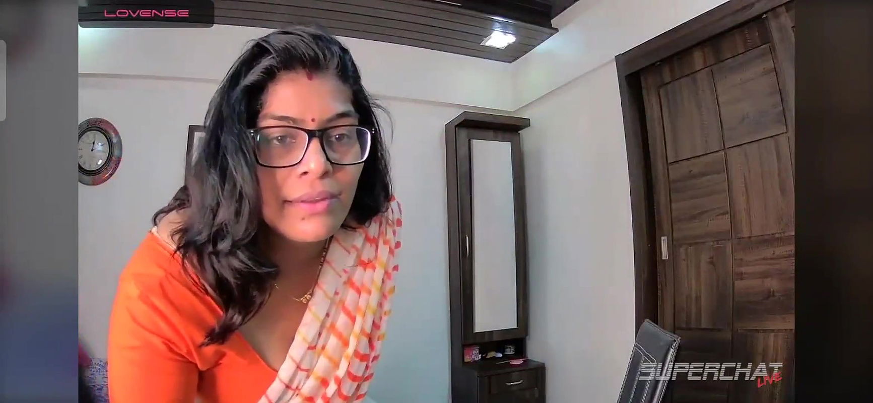 Indian bbw mom in saree showing her huge busty ass on webcam