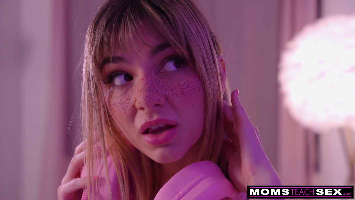 Milf Pristine Edges Asks, Don’t you just love the way he stretches your pussy open -S20E7