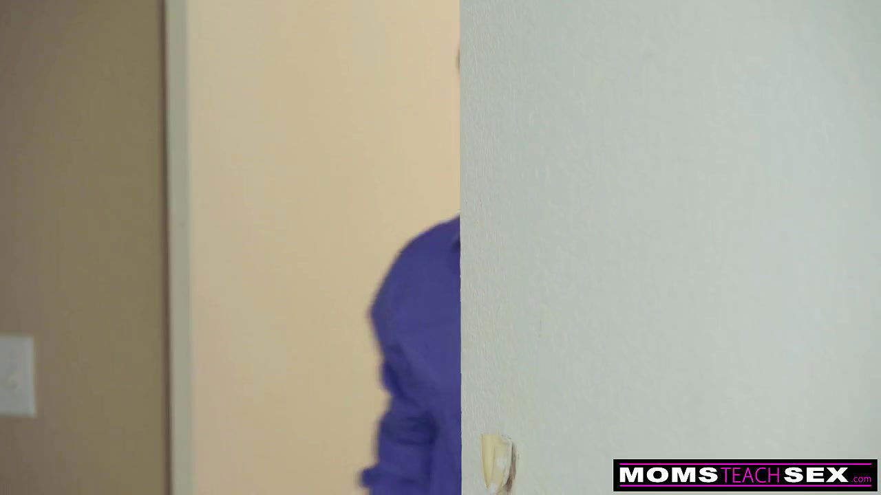 MomsTeachSex – Mom And StepSons Romantic Valentines Day Fuck S7E7