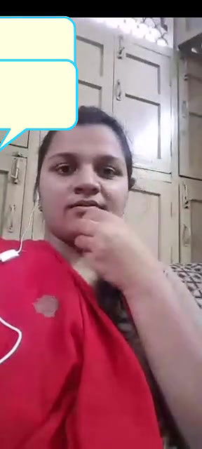 Desi Girl Showing Boobs