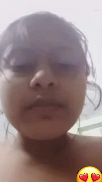 Cute Girl Shows her Pussy
