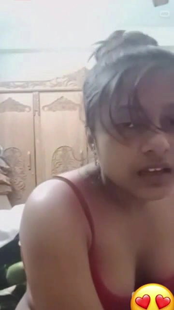 Cute Girl Shows her Pussy