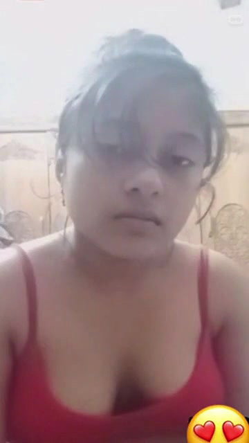 Cute Girl Shows her Pussy