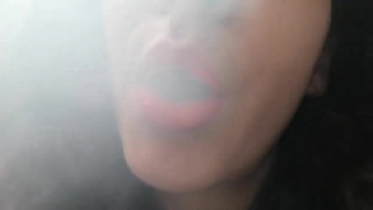 sowet992-FETISH SMOKE – CLOSE UP MULTIPLE DRAGS