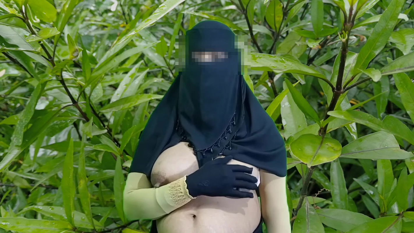 Stepson beautiful wife spends the night with her father-in-law