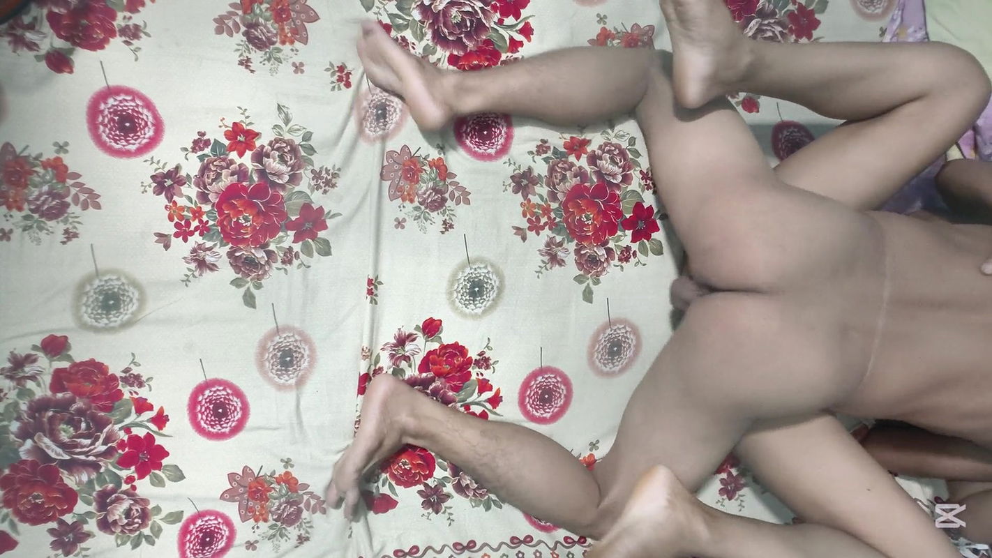 Desi village girl tight pussy first time sex Desi first time xxx video