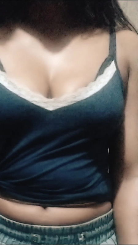 Garm Choot – Indian College Student Dancing Naughtily