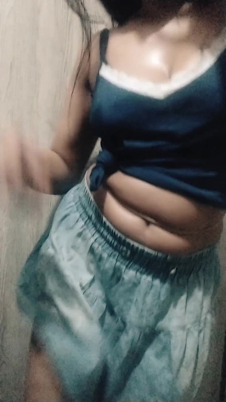 Garm Choot – Indian College Student Dancing Naughtily