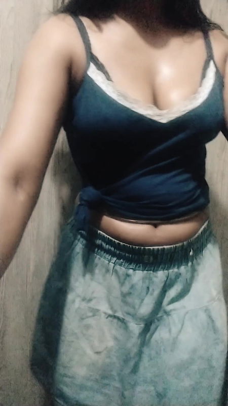 Garm Choot – Indian College Student Dancing Naughtily