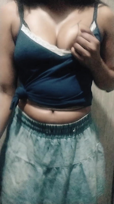 Garm Choot – Indian College Student Dancing Naughtily