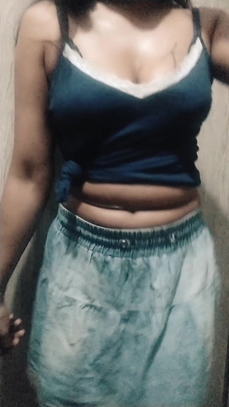 Garm Choot – Indian College Student Dancing Naughtily