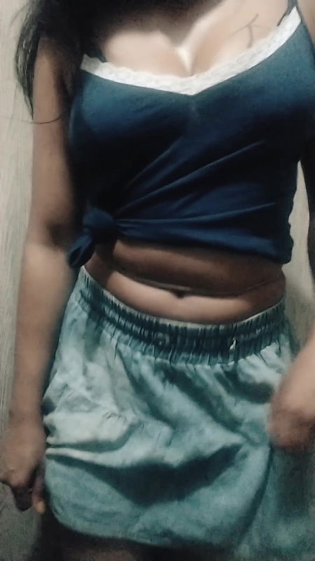 Garm Choot – Indian College Student Dancing Naughtily