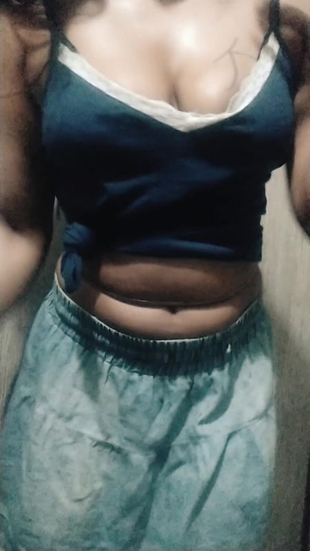 Garm Choot – Indian College Student Dancing Naughtily