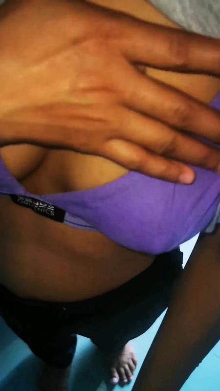 I find my little Indian stepsister show her cock which is better